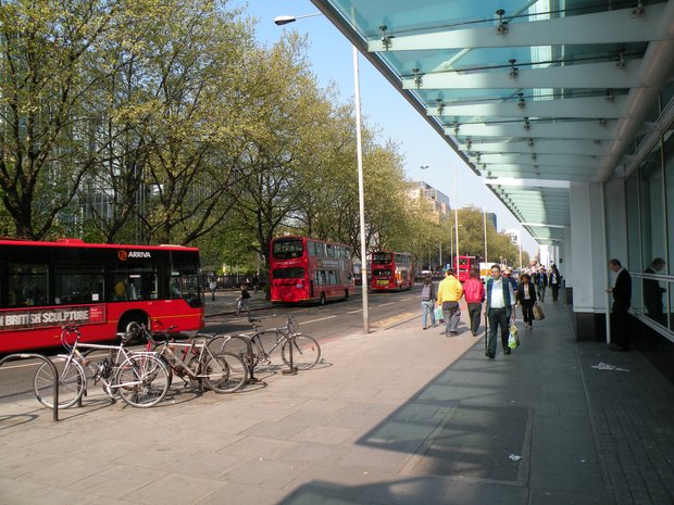  au pied de l'Hôpital, Euston Road